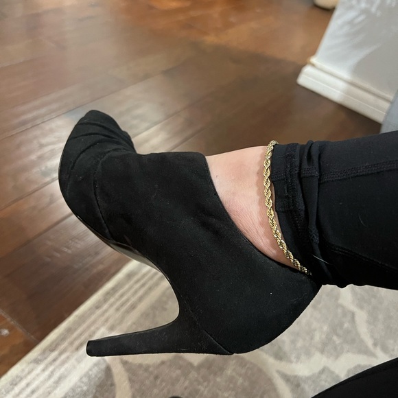 Carlos Santana peep toe suede heels - Picture 7 of 11
